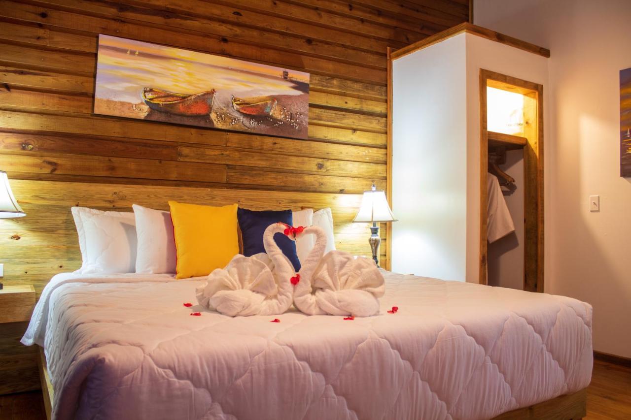 Hotel And Dive Center Roatan Yacht Club French Harbour Εξωτερικό φωτογραφία